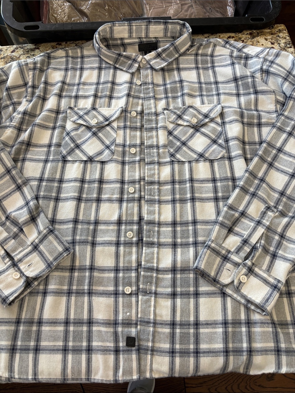 Men's Casual Long-Sleeve Plaid Button-Down Shirt in White and Blue
